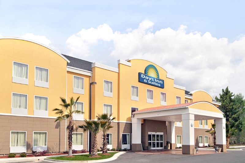 Days Inn & Suites